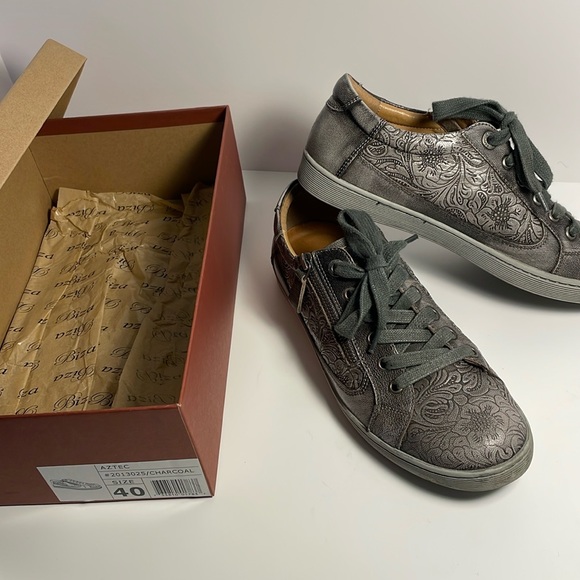 Aztec Women's Charcoal Sneakers - Picture 1 of 6